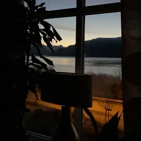 Lyngen, Mackay Appartment, Lyngen * Lyngseidet