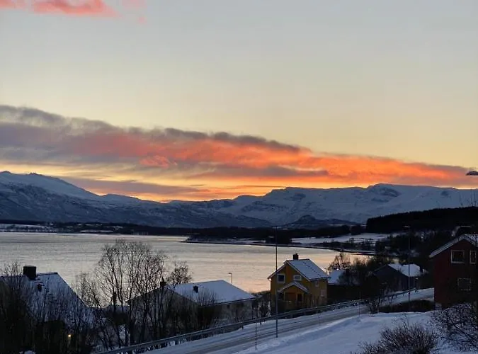 Lyngen, Mackay Appartment, Lyngen شقة *